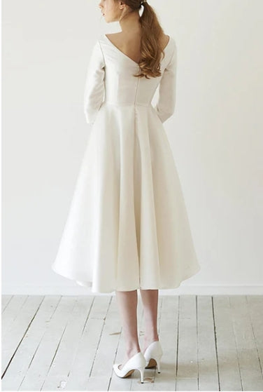 Elegant Satin Scoop Neck Long Sleeves Prom Dress