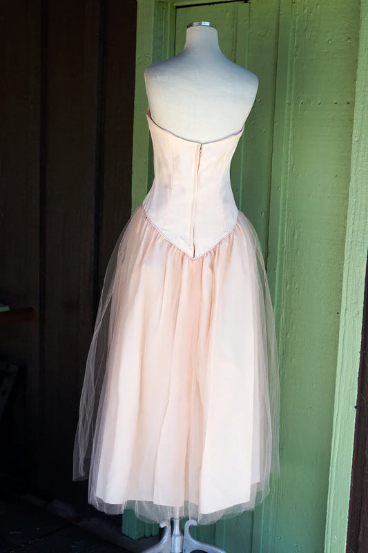 Simple A-line Tulle Tea-Length Sleeveless Strapless Homecoming Dress Prom Dress