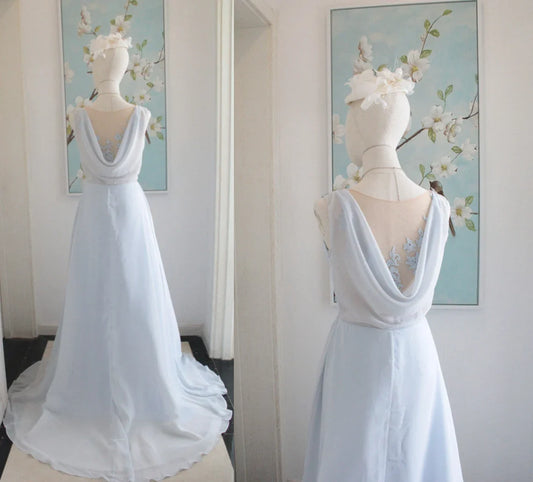 V Neck Dusty Blue Cowl Back Bridesmaid Dress With Lace Applique Sleeveless Elegant Chiffon Prom Evening Bridesmaid Dress With Slit