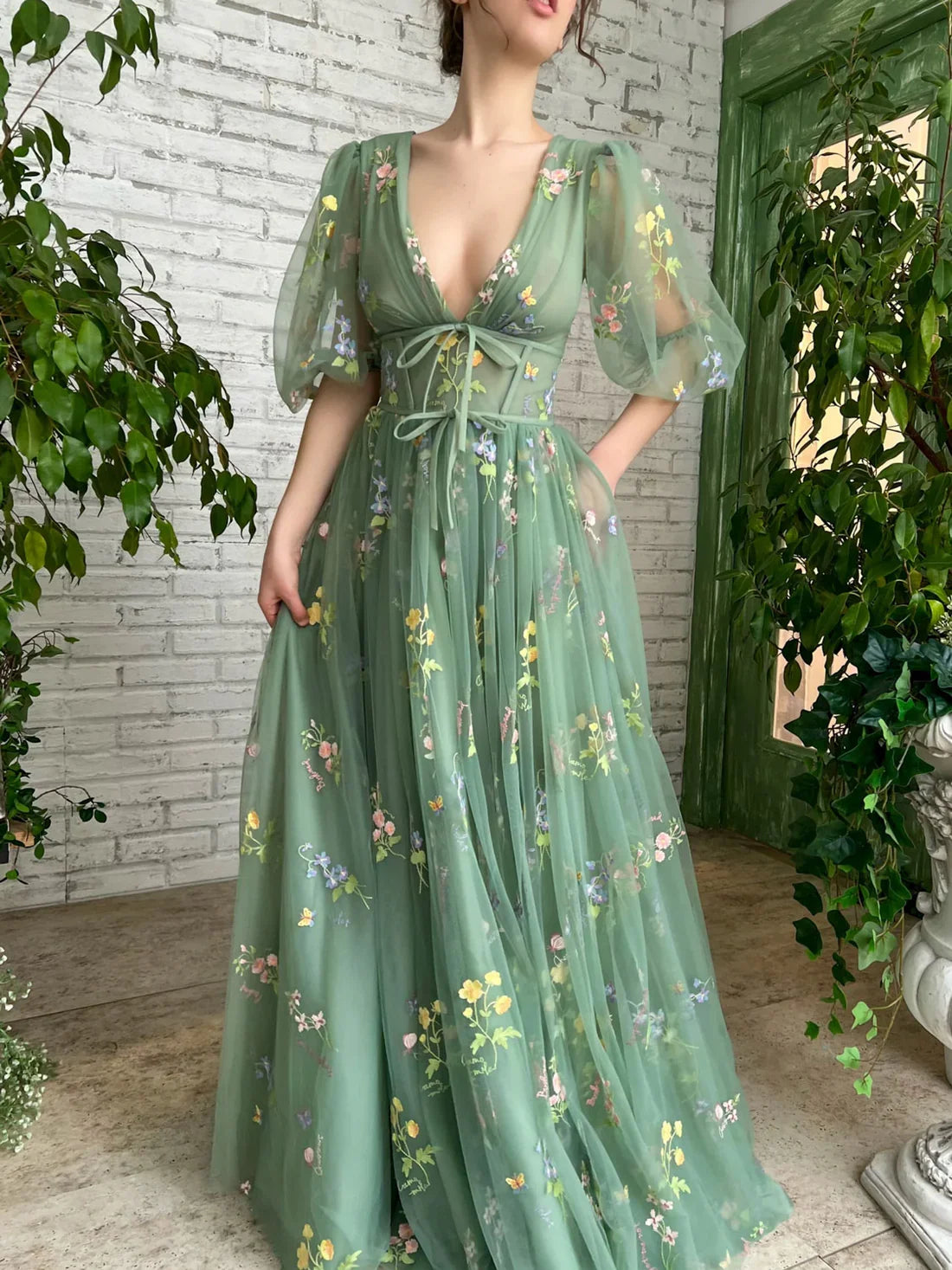 Green v neck tulle lace long prom dress