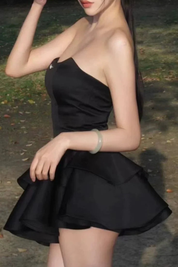 A-line Chic Strapless Black Satin Short Prom Dresses Layered Black Homecoming Dresses