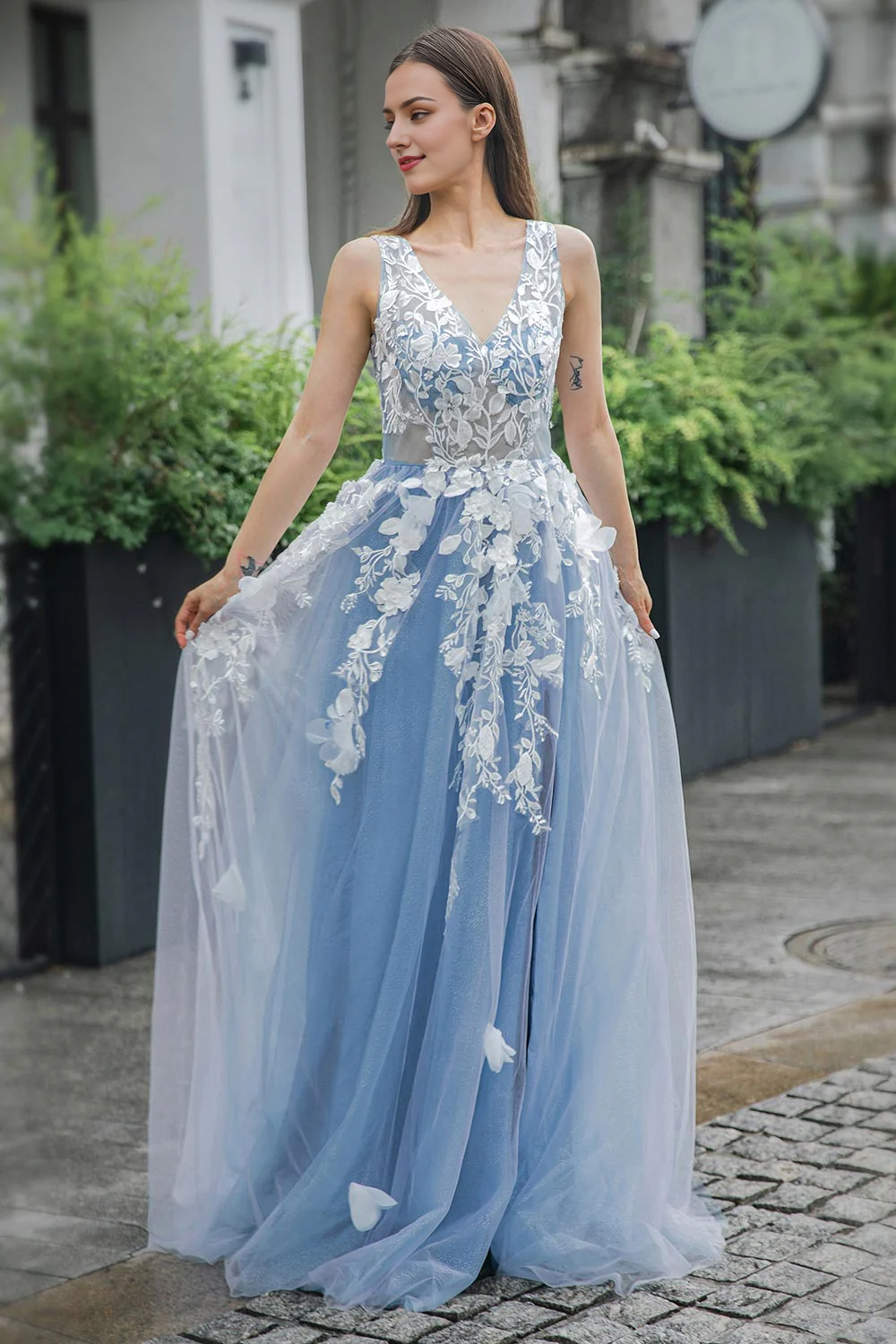 A-line Sleeveless Blue Appliques V-neck Tulle Prom Dress with Slit