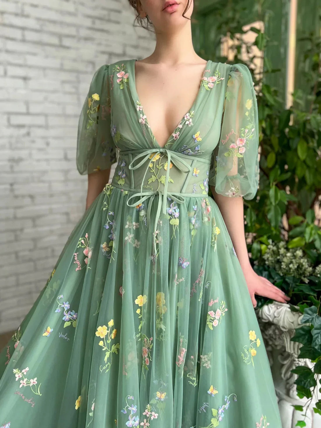 Green v neck tulle lace long prom dress