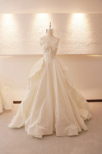 Beige Wedding Dress Strapless Sleeveless A-line Full Bridal Dress Sophisticated Wedding Gown With Train