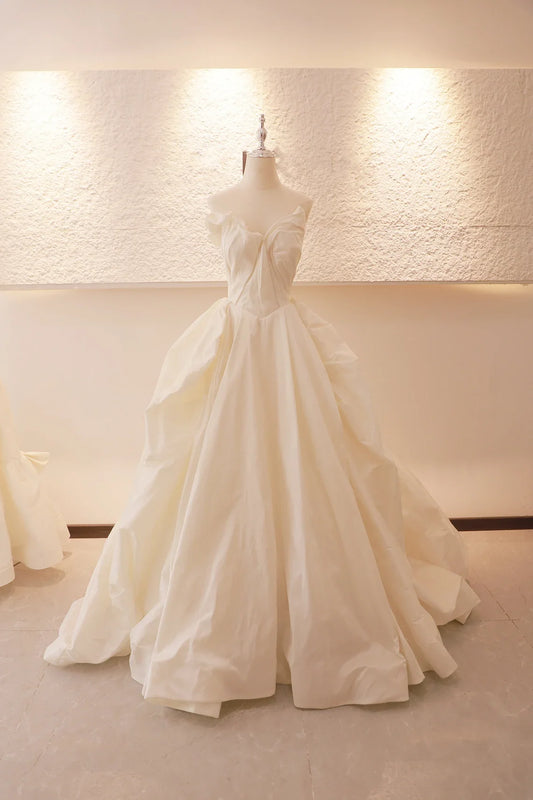 Beige Wedding Dress Strapless Sleeveless A-line Full Bridal Dress Sophisticated Wedding Gown With Train