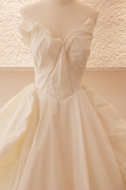 Beige Wedding Dress Strapless Sleeveless A-line Full Bridal Dress Sophisticated Wedding Gown With Train