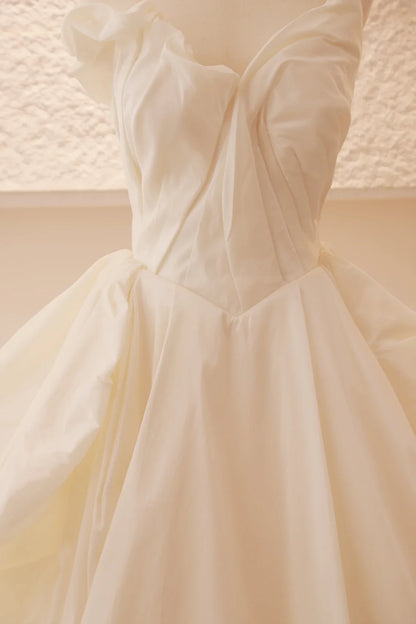 Beige Wedding Dress Strapless Sleeveless A-line Full Bridal Dress Sophisticated Wedding Gown With Train