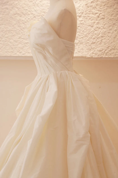 Beige Wedding Dress Strapless Sleeveless A-line Full Bridal Dress Sophisticated Wedding Gown With Train