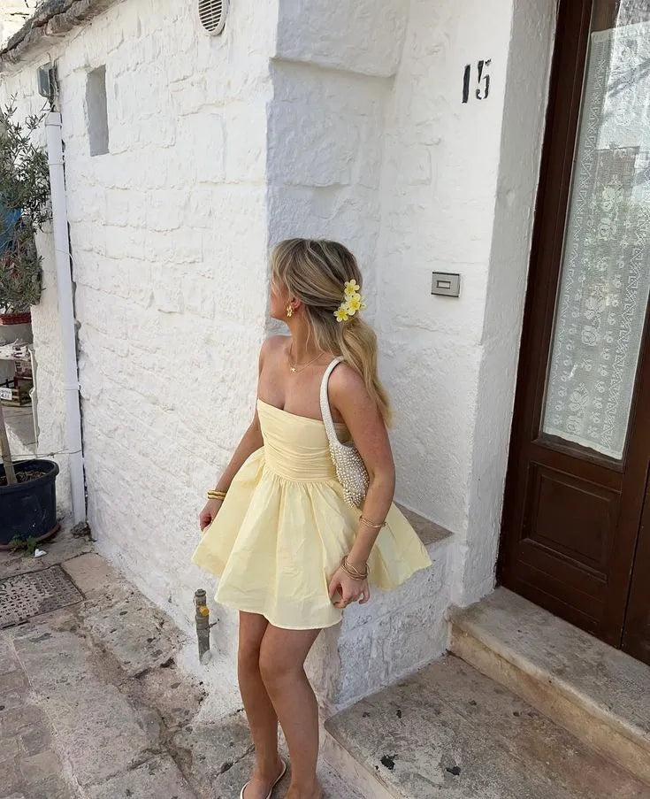 Chic Strapless Sleeveless A-line Pleated Satin Short/Mini Homecoming Dress