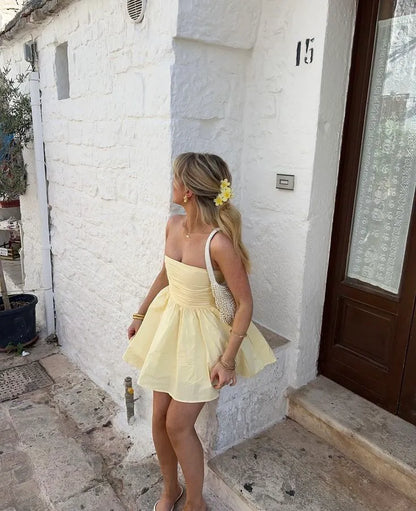 Chic Strapless Sleeveless A-line Pleated Satin Short/Mini Homecoming Dress
