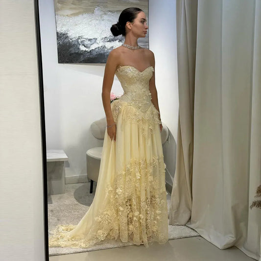 Elegant Mermaid Strapless Sleeveless Lace-Up Back 3D-Flower Lace Appliqué Wedding Dress