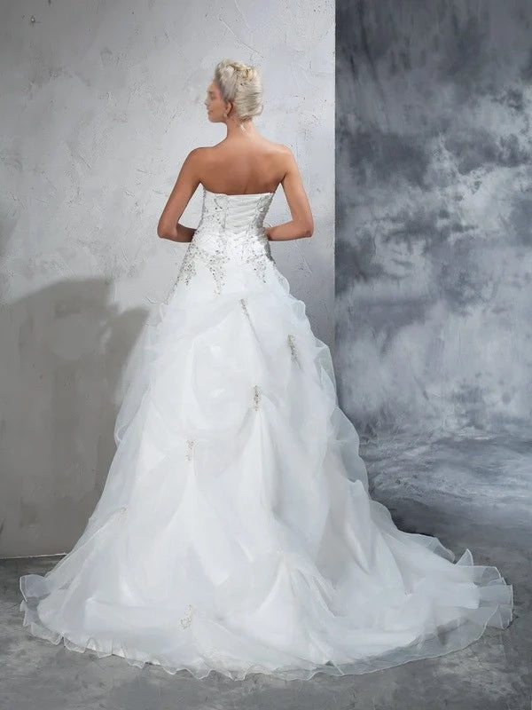 White Beaded‑Organza Ball‑Gown Strapless Sweetheart Lace‑Up Corset‑Back Chapel‑Train Wedding Dress For Church