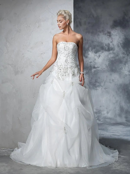 White Beaded‑Organza Ball‑Gown Strapless Sweetheart Lace‑Up Corset‑Back Chapel‑Train Wedding Dress For Church
