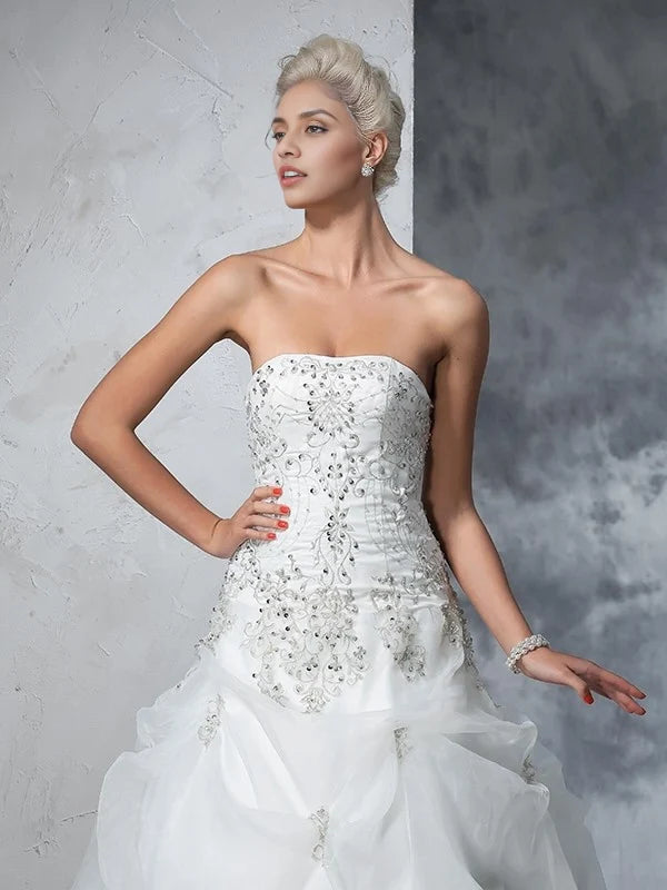 White Beaded‑Organza Ball‑Gown Strapless Sweetheart Lace‑Up Corset‑Back Chapel‑Train Wedding Dress For Church