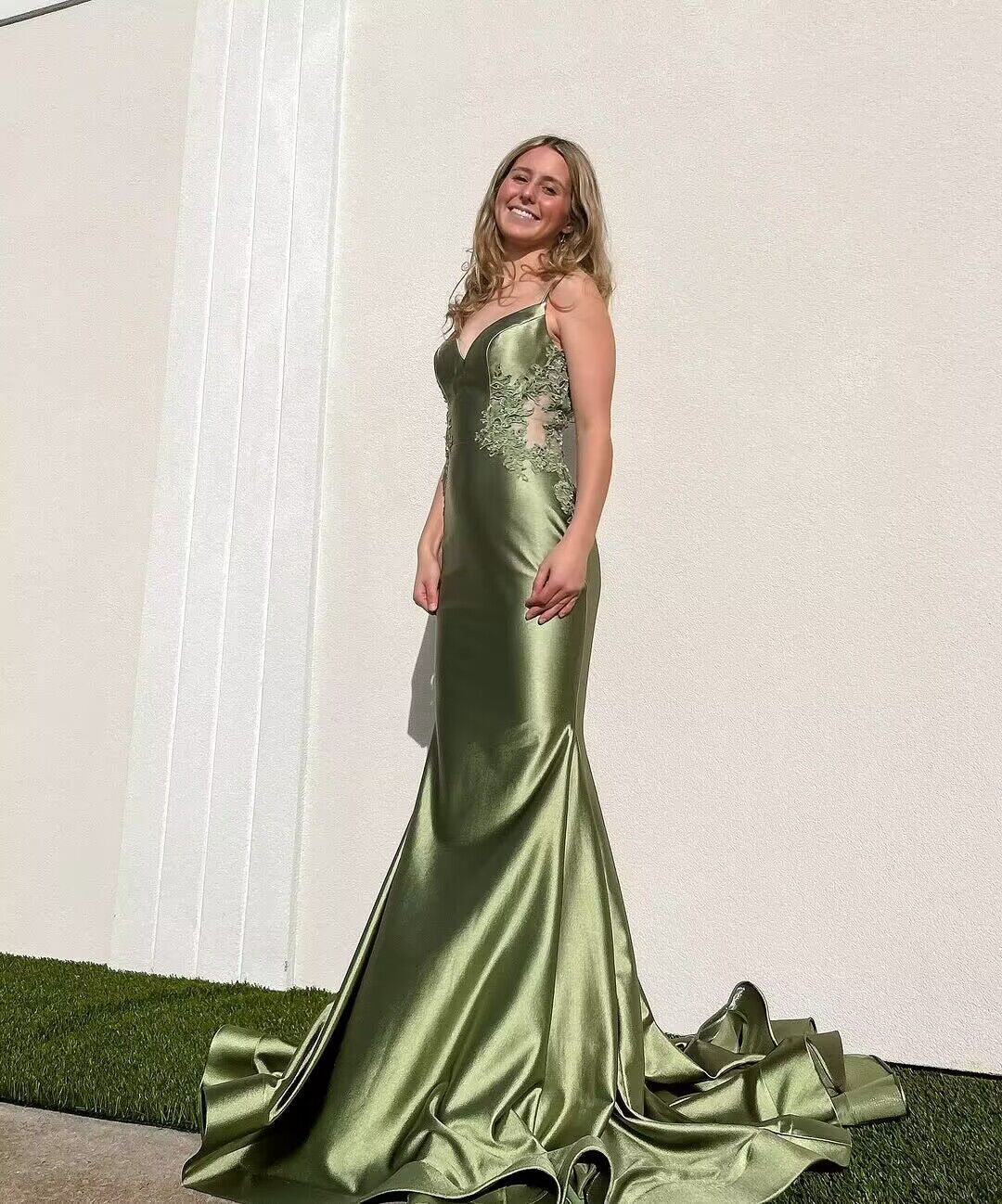 Formal Women's Dresses V Neck Green Mermaid Long Prom Dress With Applique Prom Dresses Stores