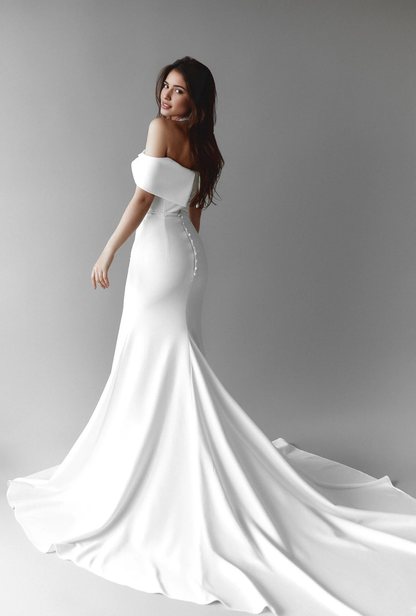 Off-the-Shoulder Wedding Dress Mermaid Simple Long Train Open Top Wedding Dress Unique Bride Dress With Long Train