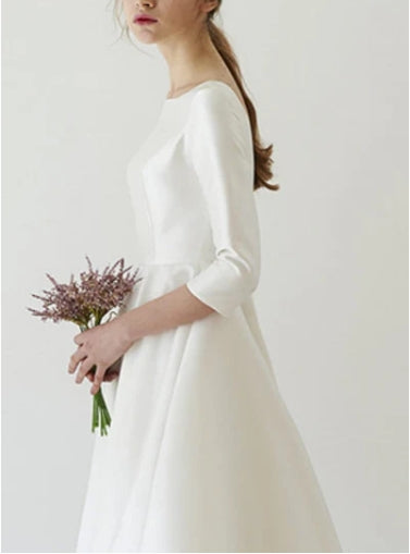 Elegant Satin Scoop Neck Long Sleeves Prom Dress
