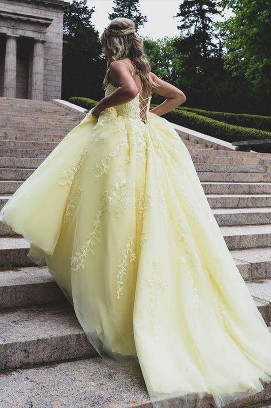 A-line Spaghetti Straps Backless Lace Prom Dresses With Applique