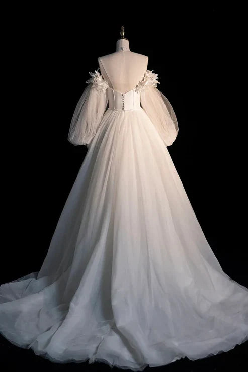 A-line Tulle Off-the-Shoulder Prom Dress With Train