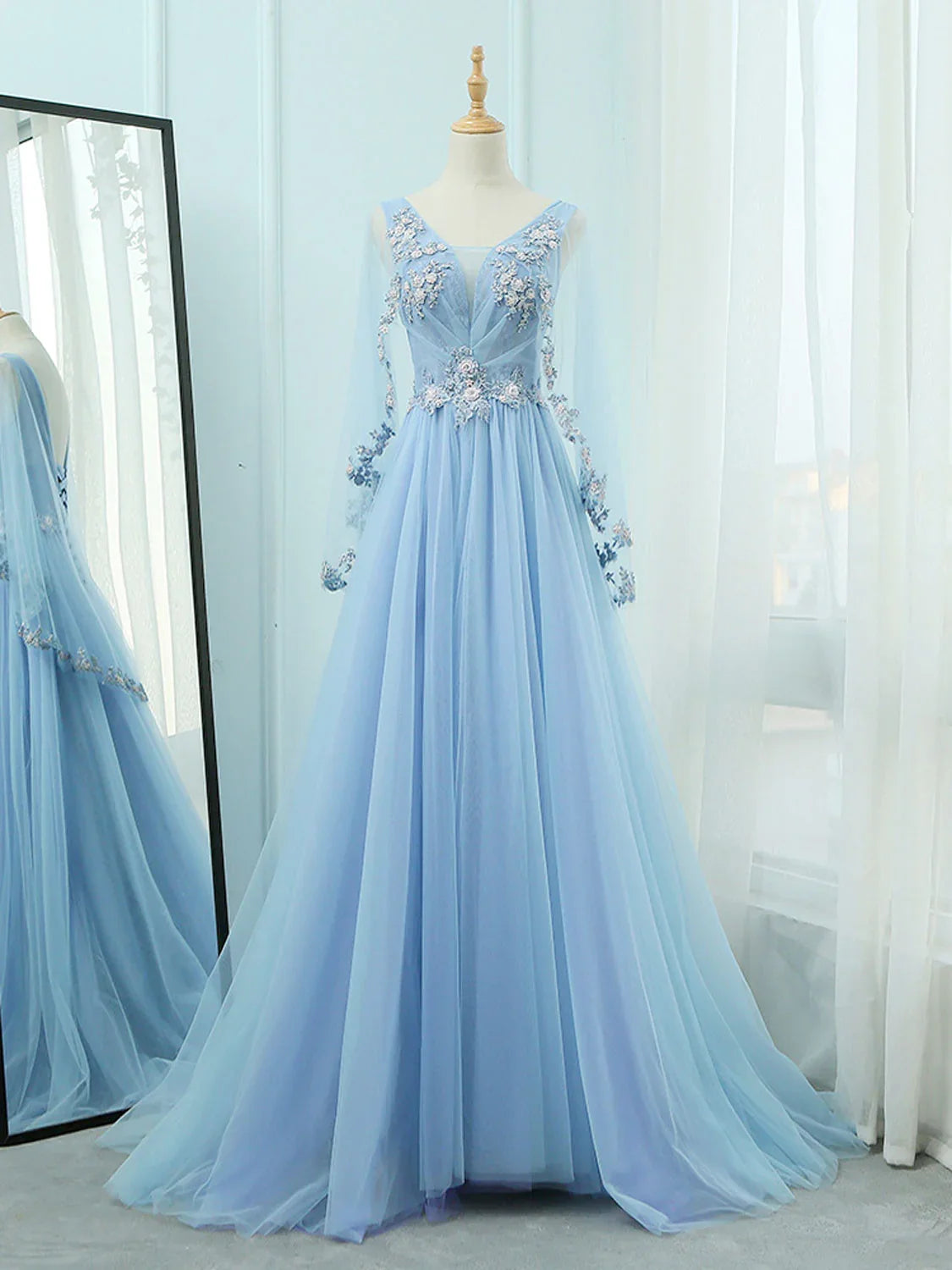 A-line V Neck Tulle Lace Backless Prom Dresses