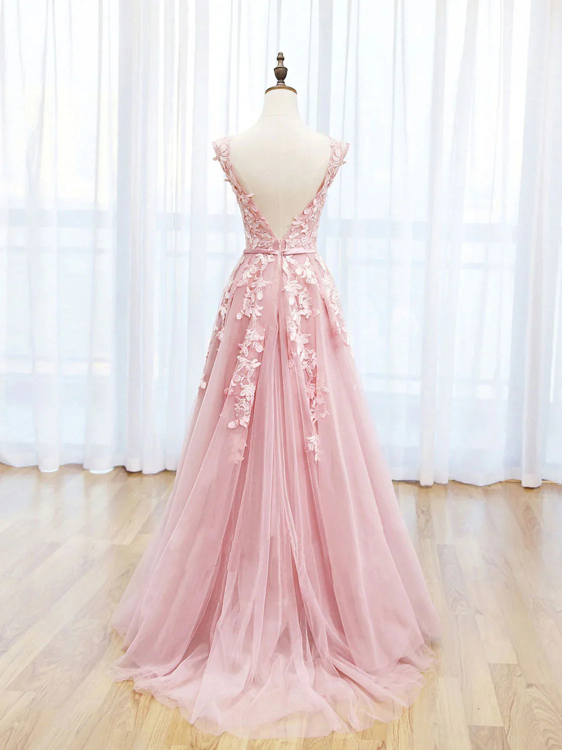 Scoop Neckline Tulle Backless Prom Dres With Applique