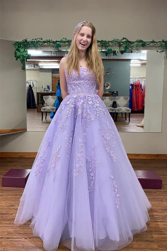 Romantic A-line Strapless Lace Appliques Tulle Ball Gown Prom Dress