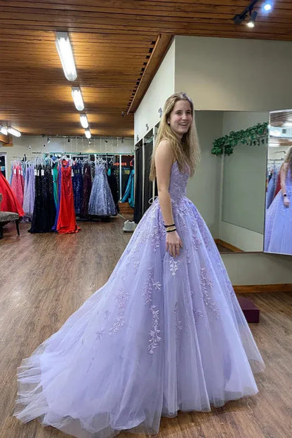 Romantic A-line Strapless Lace Appliques Tulle Ball Gown Prom Dress
