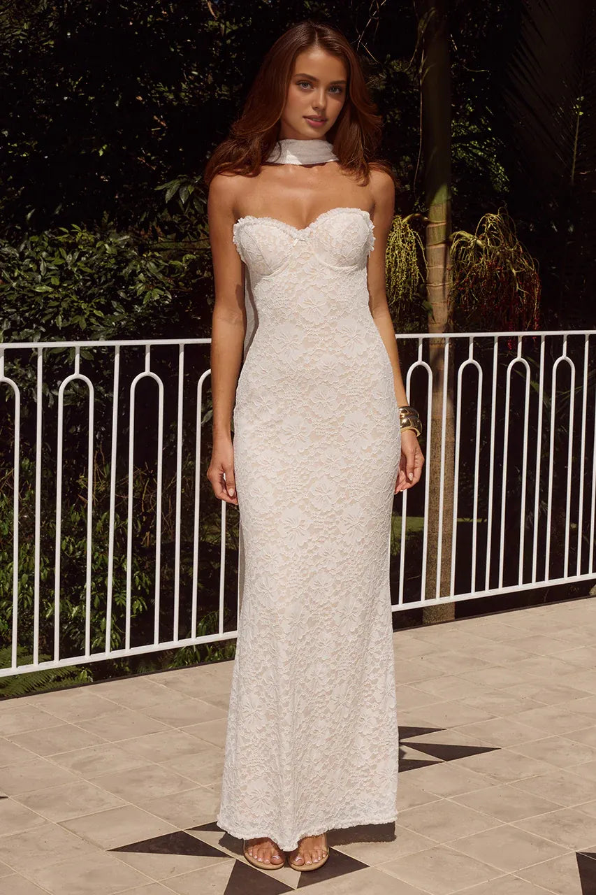 Romantic Mermaid/Trumpet Strapless Sleeveless Backless Lace Floor-Length Prom Dress