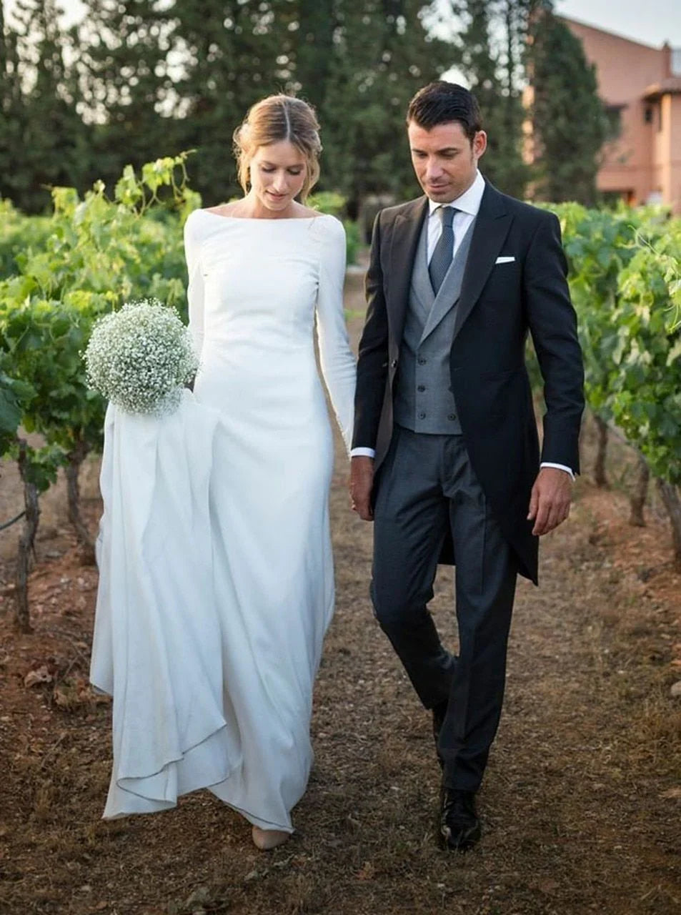 Round Neck Simple Long Sleeves White Beach Low Back Wedding Dresses With Train/No Veils