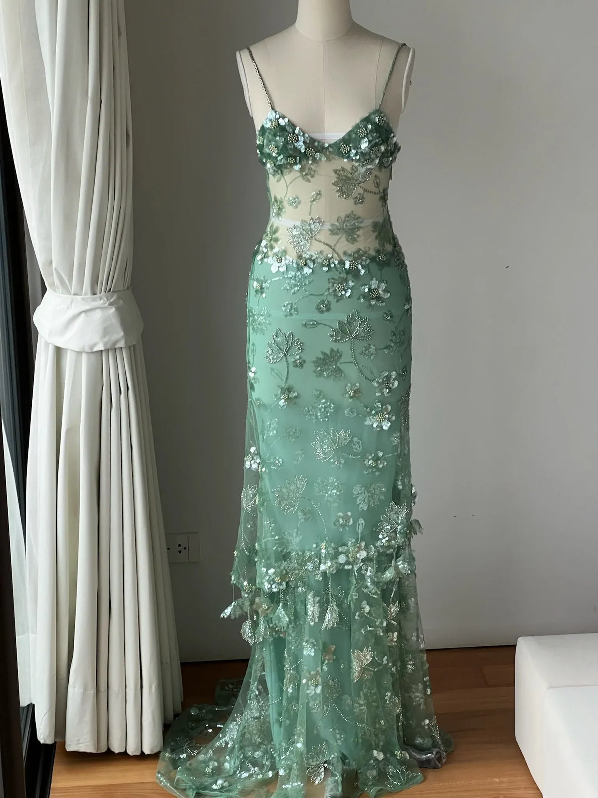Sexy Spaghetti Straps Sleeveless Mermaid Ruffles Sequins Floor-Length Prom Gown