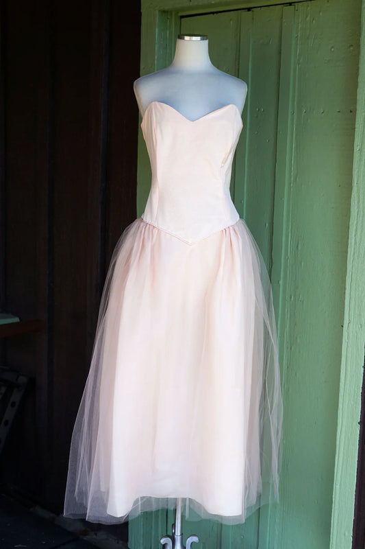 Simple A-line Tulle Tea-Length Sleeveless Strapless Homecoming Dress Prom Dress