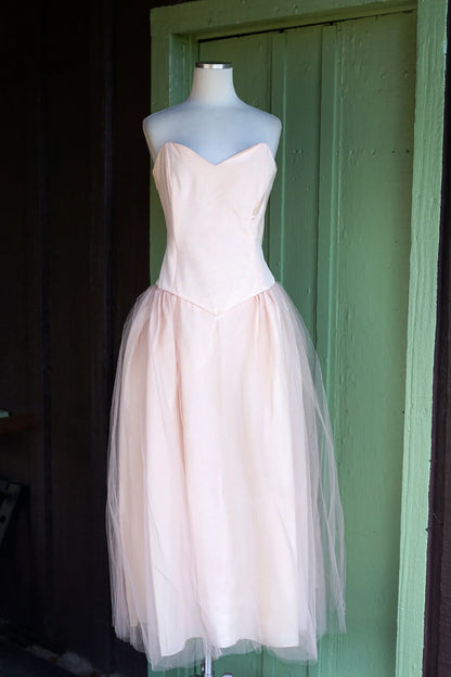 Simple A-line Tulle Tea-Length Sleeveless Strapless Homecoming Dress Prom Dress