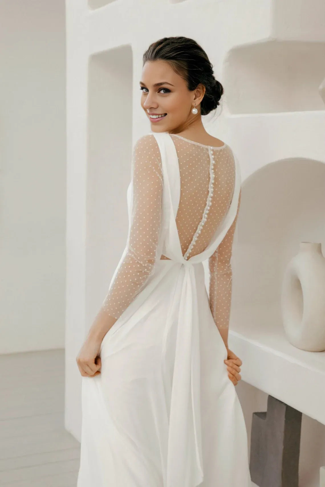 Simple Elegant Bride Dres Round Neck Lace Long Sleeves A-line Floor Length Wedding Dress
