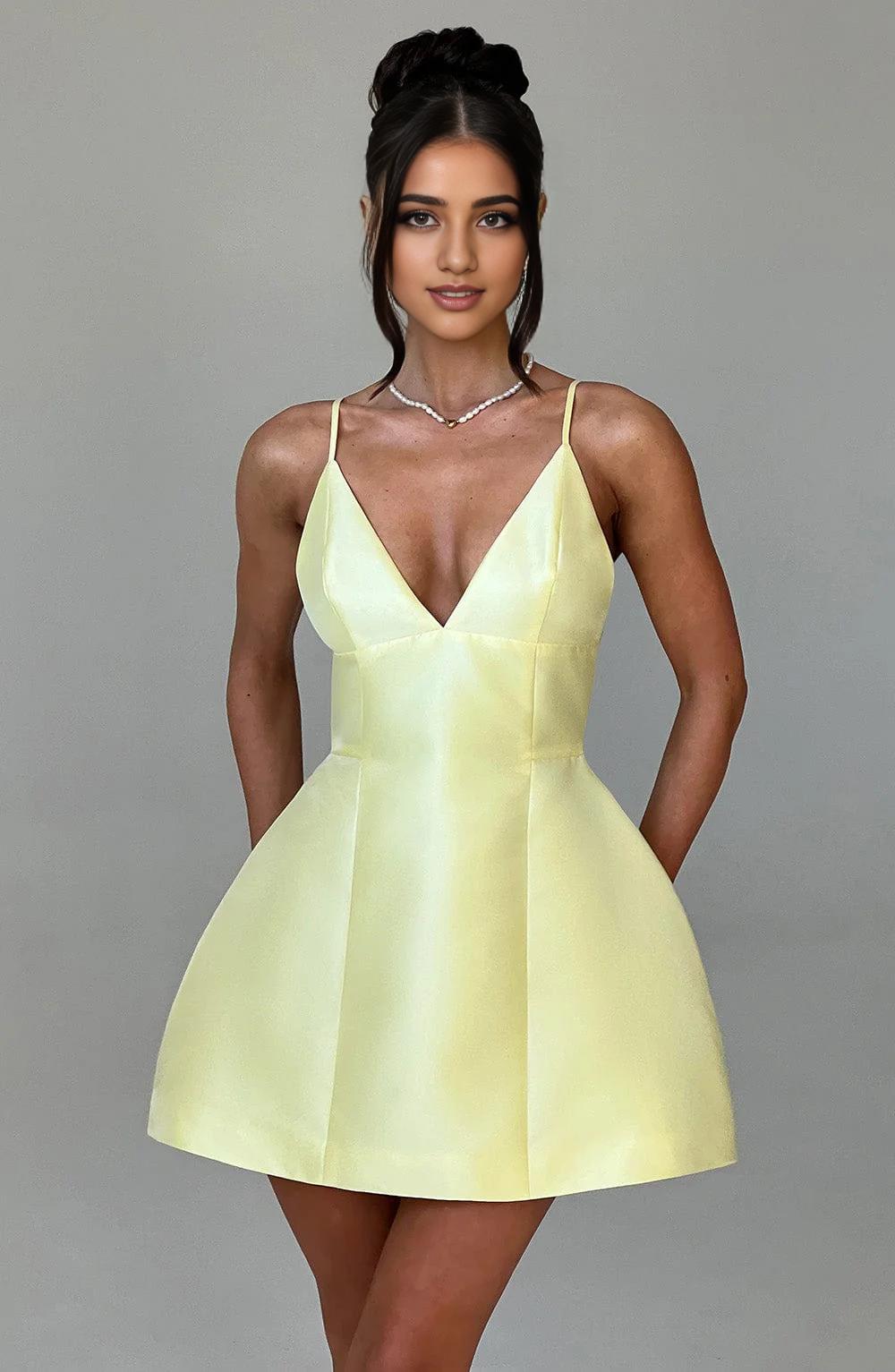 Spaghetti Straps Prom Party Gowns High Waisted A-Line Short Peach V Neck Homecoming Dresses