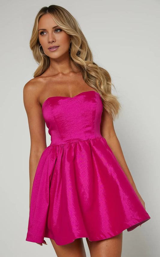 Strapless Sweetheart Fit And Flare Knee-Length Dress White A-Line Solid Color Simple Satin Backless Homecoming Dress