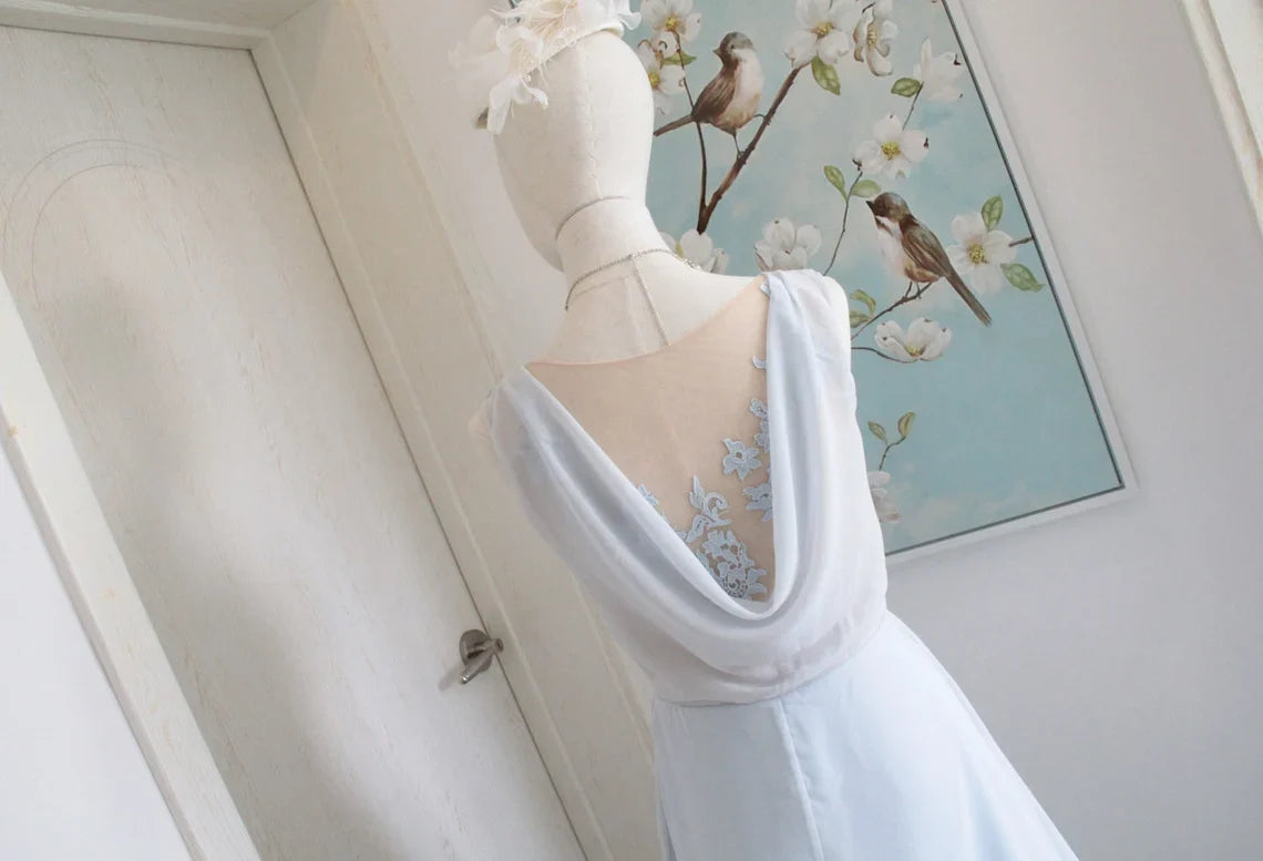 V Neck Dusty Blue Cowl Back Bridesmaid Dress With Lace Applique Sleeveless Elegant Chiffon Prom Evening Bridesmaid Dress With Slit