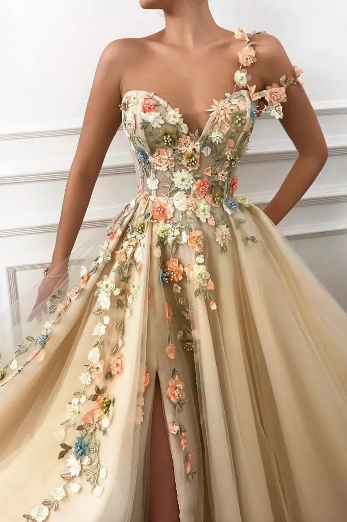 A-Line Champagne Tulle Appliques Long Prom Dresses With Slit