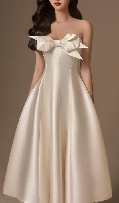 A-Line Sleeveless Strapless With a Bow On The Chest Prom Dress