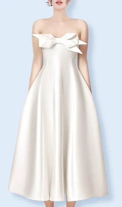 A-Line Sleeveless Strapless With a Bow On The Chest Prom Dress