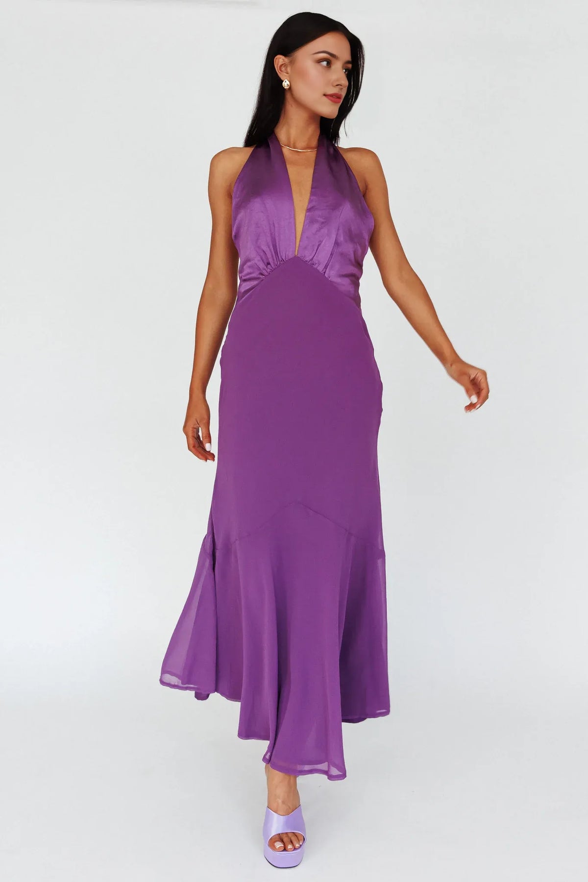 Dress Chic Purple Halter Neck Maxi Dress with Satin Bodice Plunging V Neck and Flowy Silhouette Prom Dress