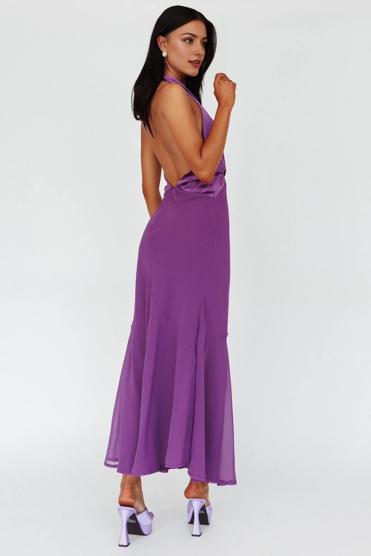 Dress Chic Purple Halter Neck Maxi Dress with Satin Bodice Plunging V Neck and Flowy Silhouette Prom Dress