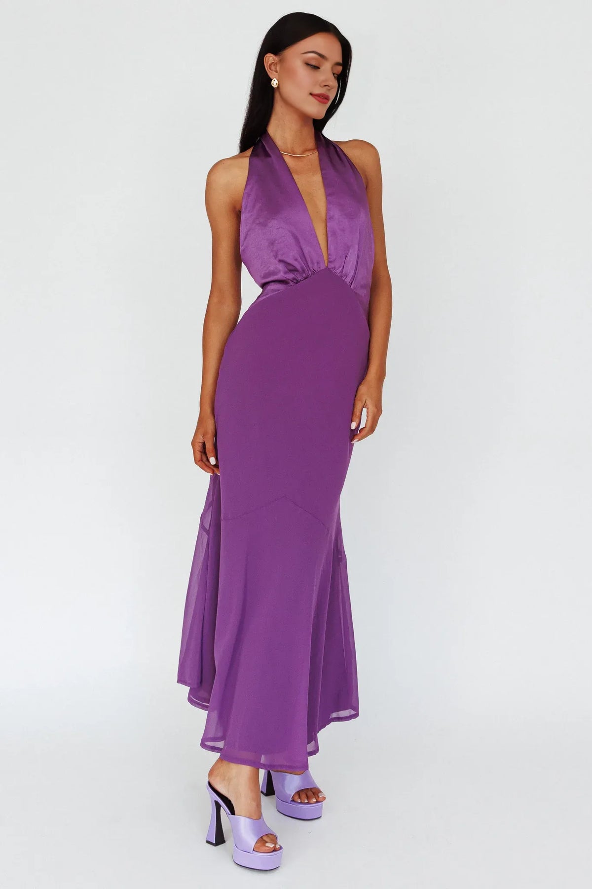 Dress Chic Purple Halter Neck Maxi Dress with Satin Bodice Plunging V Neck and Flowy Silhouette Prom Dress