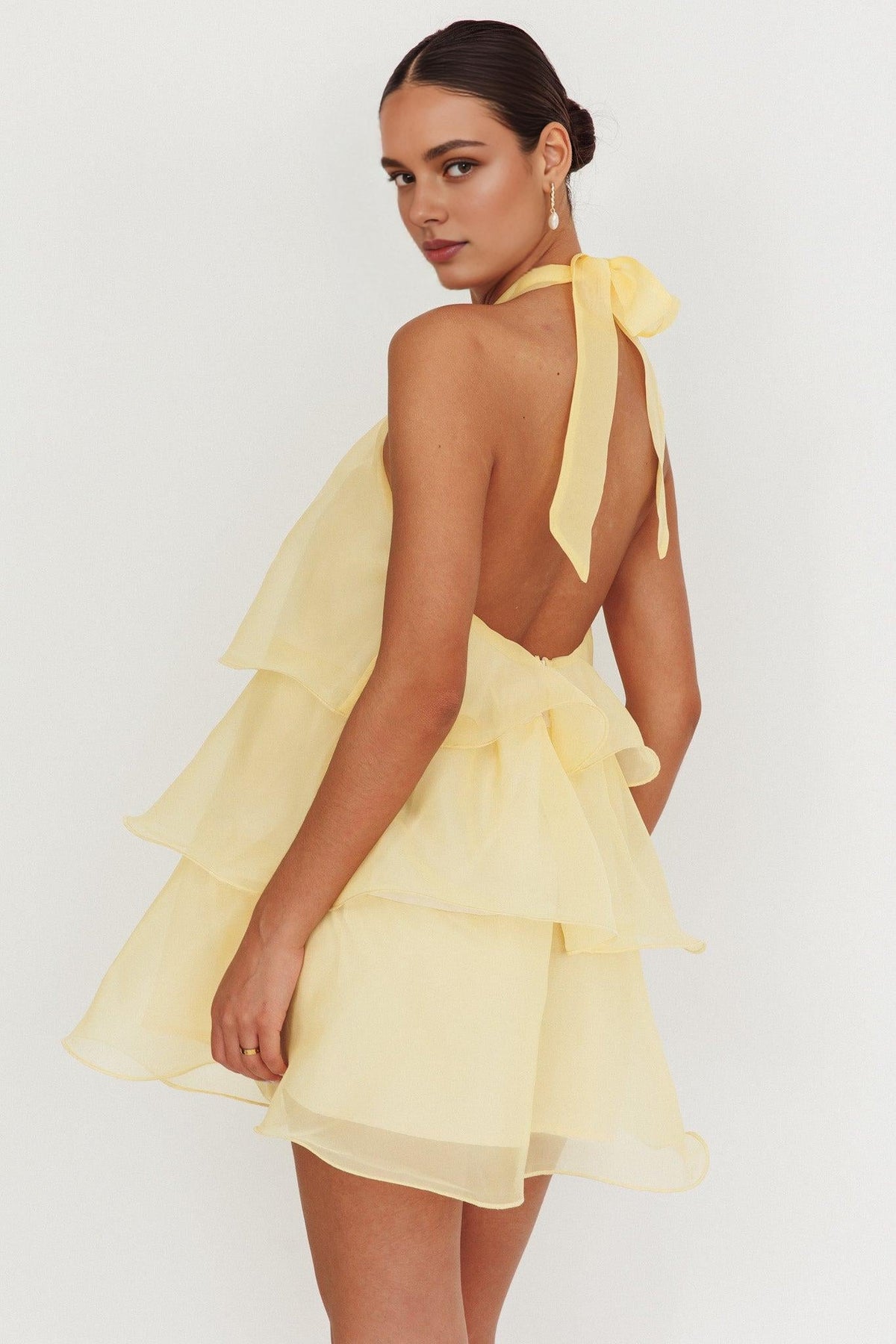 Dress Stunning Tiered Halterneck Mini Dress White Sleeveless Cold Shoulder Homecoming Dress
