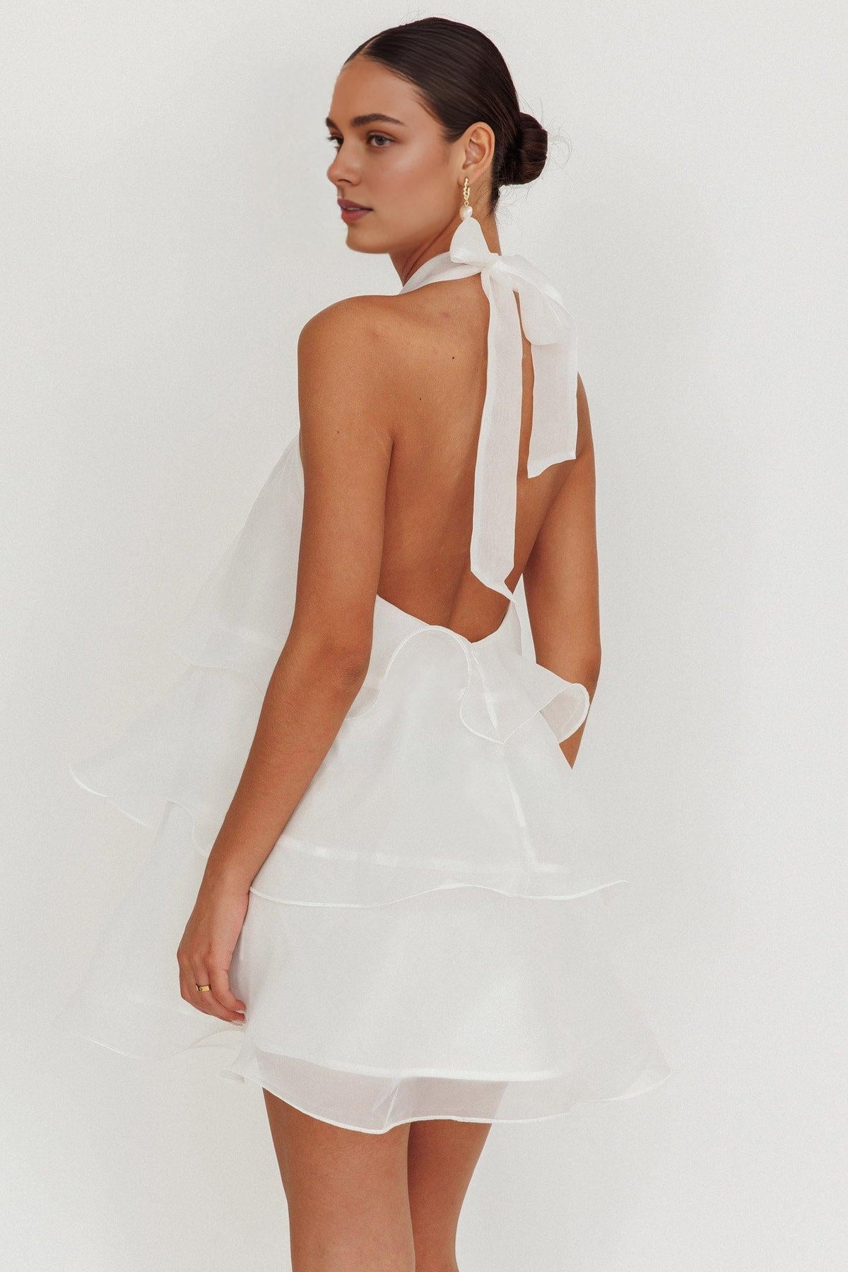 Dress Stunning Tiered Halterneck Mini Dress White Sleeveless Cold Shoulder Homecoming Dress