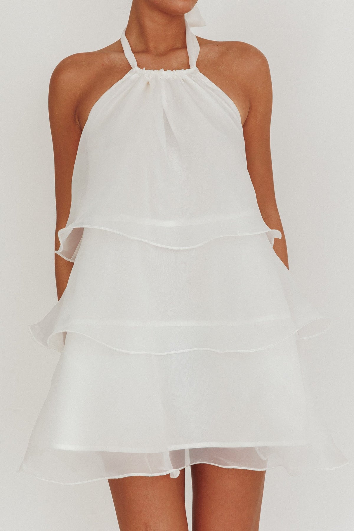 Dress Stunning Tiered Halterneck Mini Dress White Sleeveless Cold Shoulder Homecoming Dress