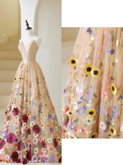 Whimsical A-Line Strapless Sweetheart Corset Floral Appliqué Tulle Floor-Length Evening Gown