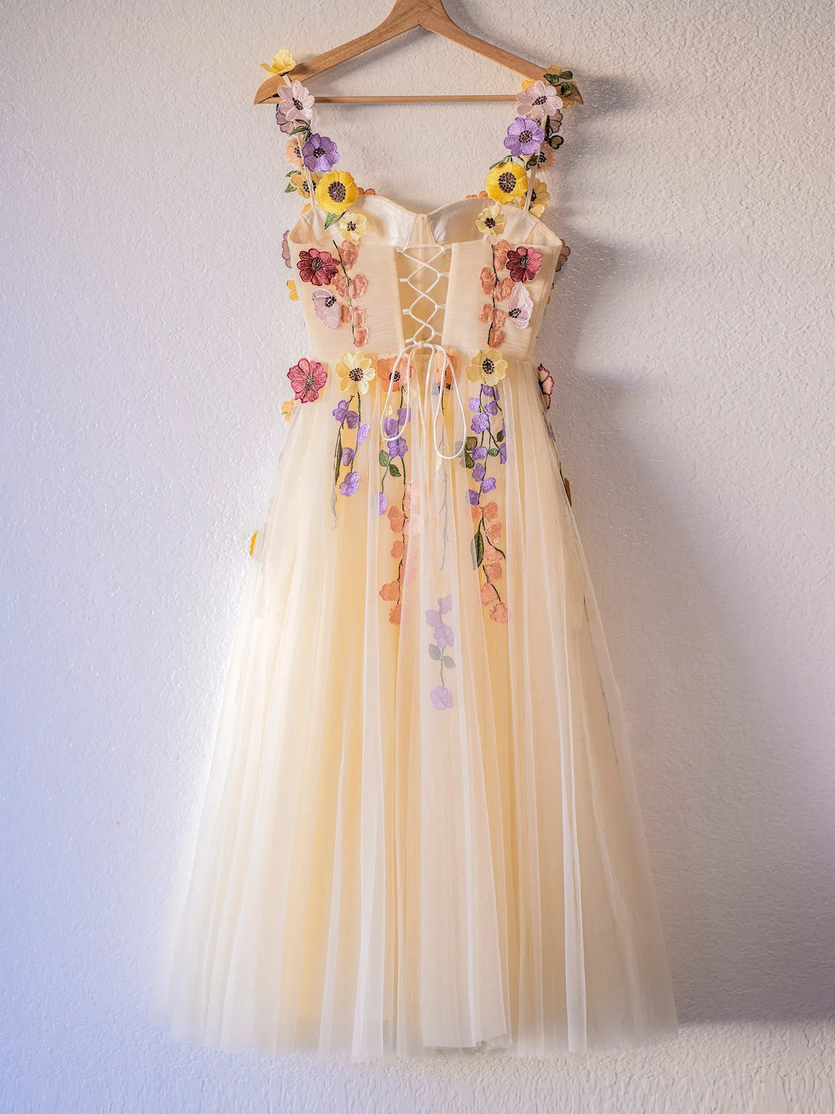 Whimsical A-Line Sweetheart Sleeveless Tulle Midi Floral Dress