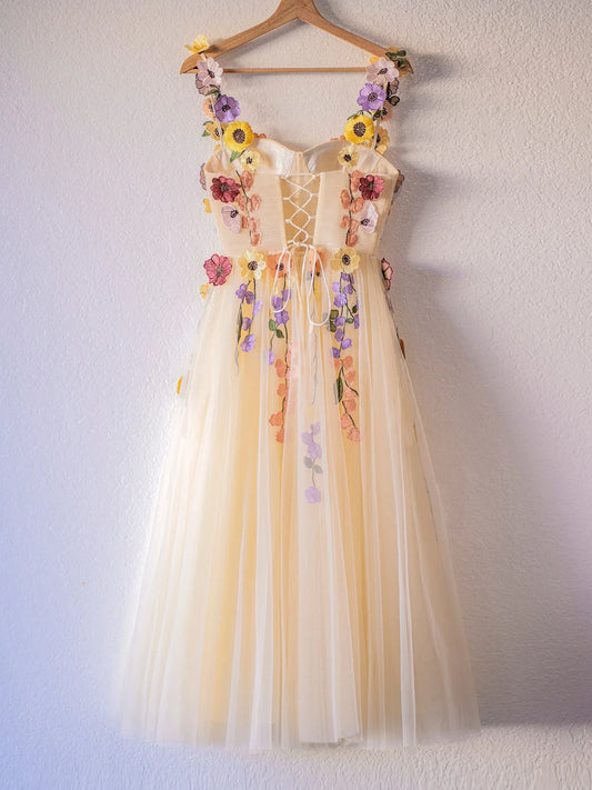 Whimsical A-Line Sweetheart Sleeveless Tulle Midi Floral Dress