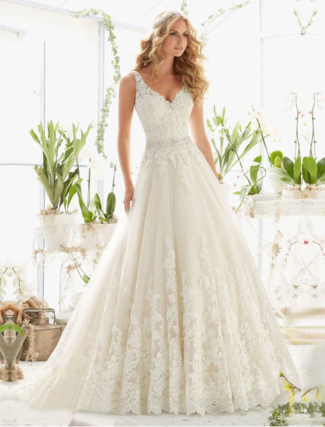 Engagement Open Back Sexy Formal Wedding Dresses A-Line V Neck Sleeveless Court Train Lace Bridal Gowns