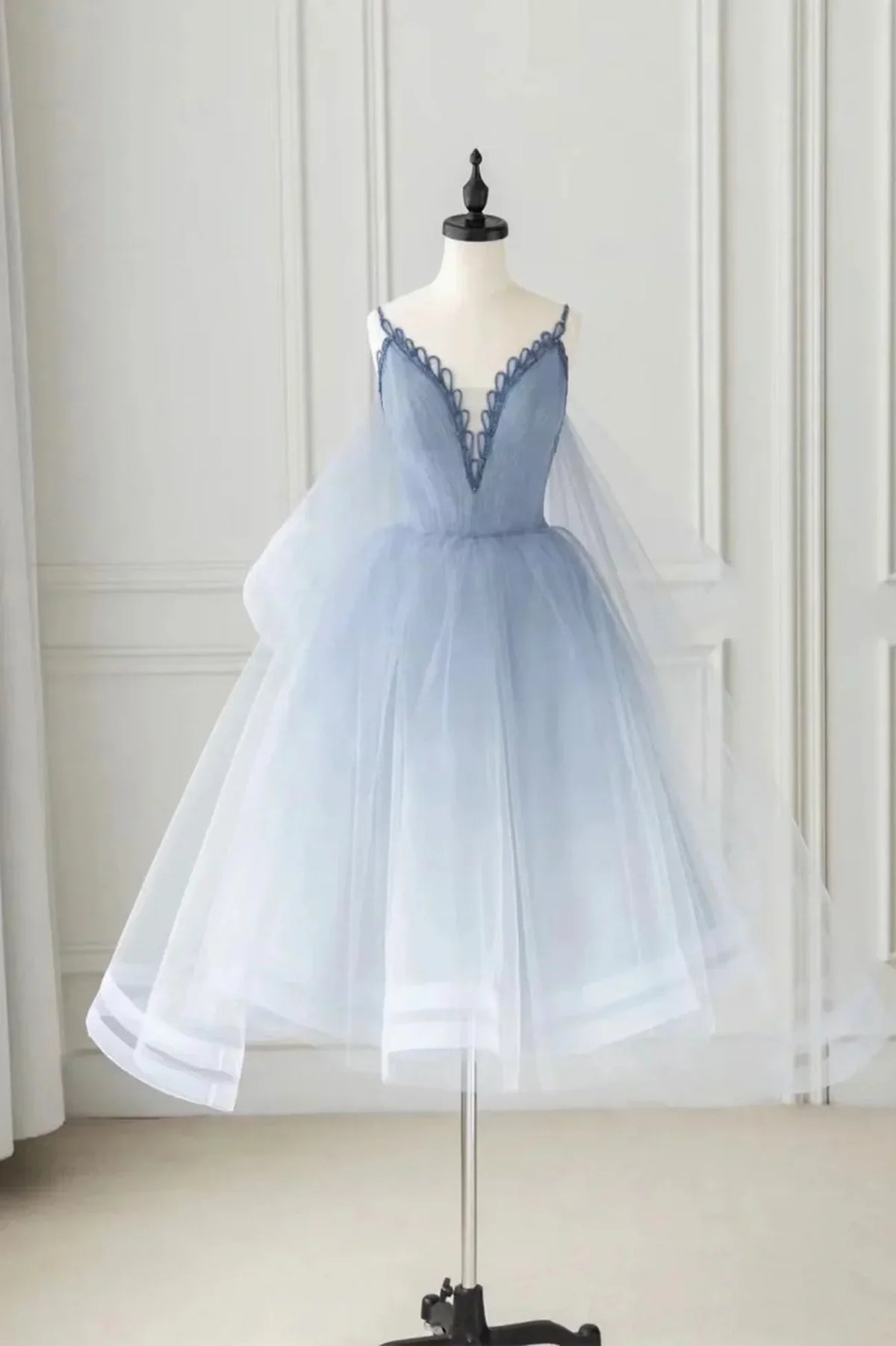 A-Line Cute V-Neck Tulle Short Prom Dress